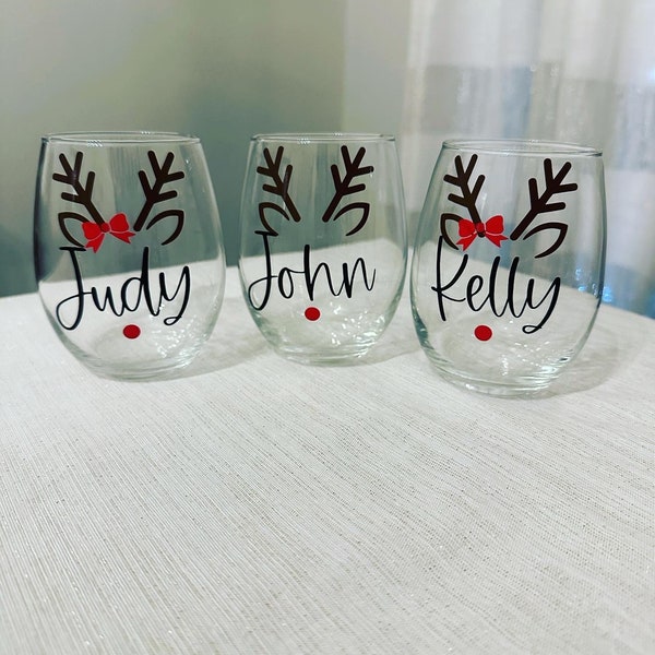 Reindeer Wine Glass, Christmas Favor, Christmas Wine Glass, Friendsmas, Personalized Reindeer Wine Glass