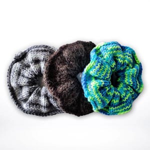 Handmade Knitted Scrunchies – Soft, Stylish, and Durable Hair Accessories for All Hair Types, Perfect for Everyday Wear or as Gifts!