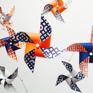 Baby Crib Mobile / Orange, Navy, Grey & White pinwheel baby mobile / mobile di genere neutro / arredamento vivaio / miglior regalo per bambini / Orange Crush