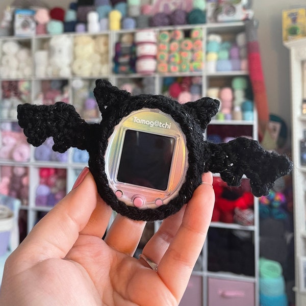 Funda de Tamagotchi de ganchillo con diseño de murciélago para Halloween