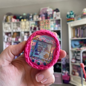 90&#39;s Theme Color Crochet Tamagotchi Uni Case