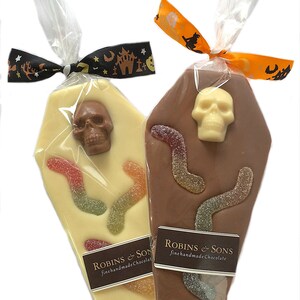 WIGGLY WORMS Chocolate Coffin. Novelty Chocolate bar with skulls and fruity sweets. Trick or Treat. Party Prize Gift image 6