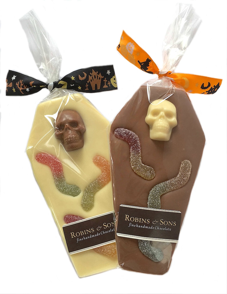 WIGGLY WORMS Chocolate Coffin. Novelty Chocolate bar with skulls and fruity sweets. Trick or Treat. Party Prize Gift image 6