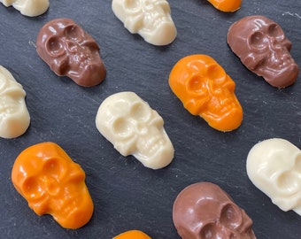 5 x SKULL CAKE TOPPERS - white, milk, dark or orange Belgian chocolate. Edible Cake topper. Halloween Party Cupcake. Gothic Wedding