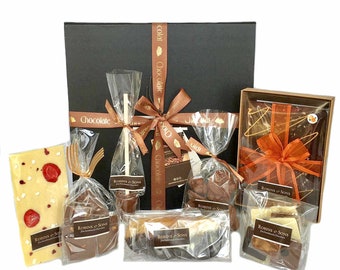 Artisan Chocolate Selection Box - Assorted Milk, White & Dark Chocolate Gift for Mother's / Father's Day | Birthday | Wedding | Anniversary