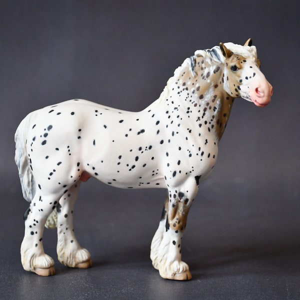 Custom Painted WIA Model Horse Gustav Draft 1:18 Scale