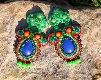 Lange en dagle oorbellen, kleurrijke handgemaakte sieraden met soutache.