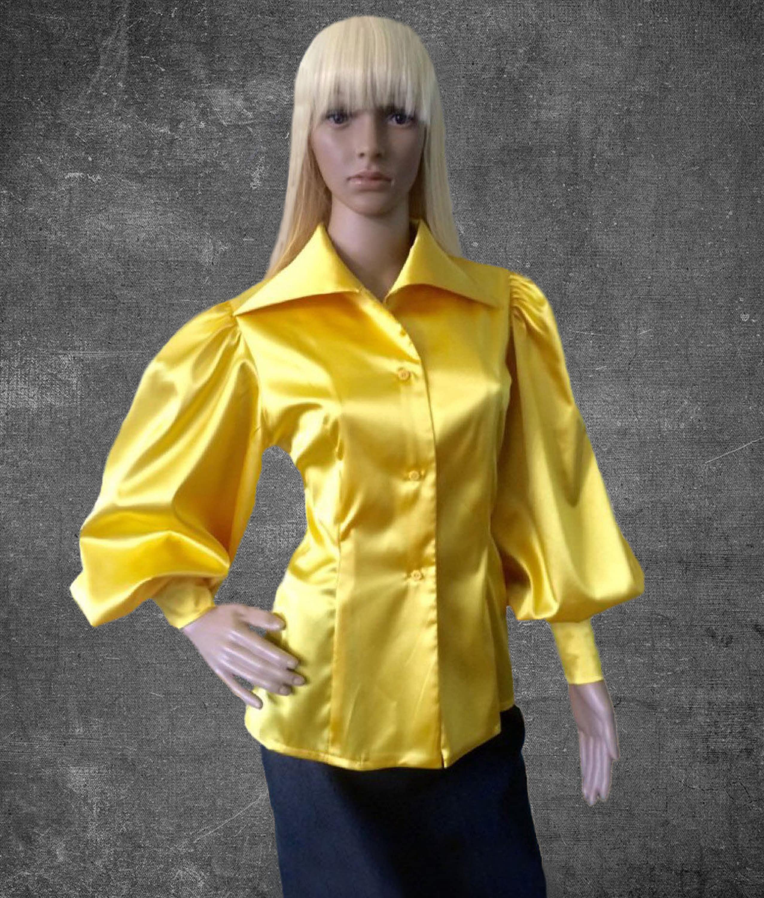 Gele Victoriaanse gezwollen mouwen satijnen blouse Semi fitting top in de maten XS S M L XL 2XL 3XL 4XL Kleding Dameskleding Tops & T-shirts T-shirts 