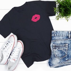 Kiss Lips Shirt | Cute T-Shirt | Valentine&#39;s Day T-shirt |  Basic tee | Oversized T-shirt | Kisses Tee | Kisses T-shirt