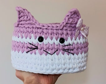 Basket crochet cat