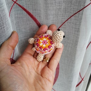 Turtle crocheted keychain pink  - bonbonniere - amigurumi