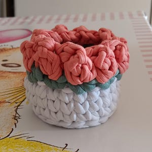 Crochet flower favor