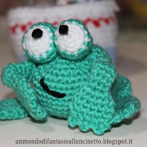 Little frog amigurumi - crochet - toy