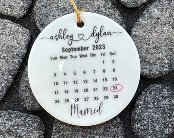 Married Calendar Personalized Ornament, Newlywed Couple Wedding Gift, Wedding Anniversary Calendar Gift, Engagement Present for Couples