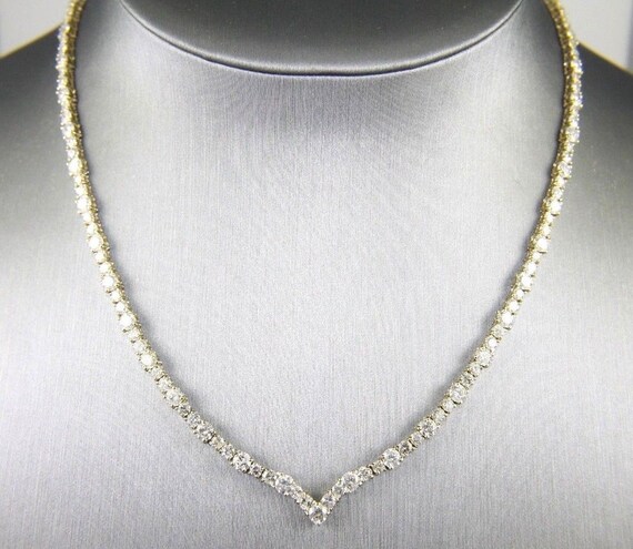 Fancy Round Cut V Shape Diamond Cluster 