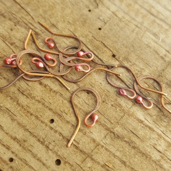 Crochet d'oreille en cuivre forgé, estampé,oxydé, composant fait main, rustique,pour boucles d'oreille, collier; artisanal - Lot de 5 paires