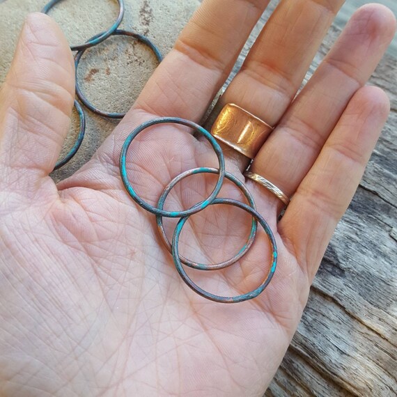Anillos de cobre antiguos verdes de círculos - Etsy España