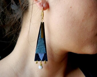 Long mosaic triangle earrings, unique piece in fabric and brass, opaque white glass