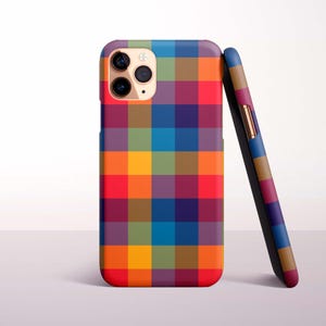 Etui na telefon z motywem tęczowej kratki i łatkami do modeli iPhone 18 Pro, 17, 16 Pro Max, 16e, 15 Plus, 14, 13 Mini, 12 – MagSafe, Samsung i Pixel