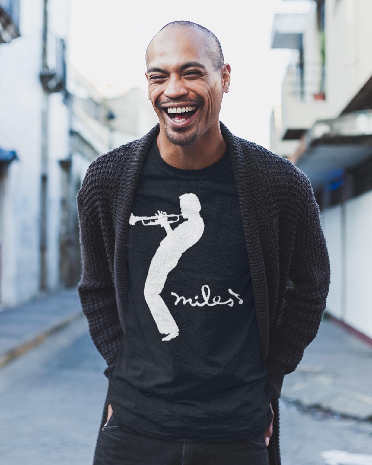 人気特価激安 Licensed Officially Miles T-shirt Black Silhouette Davis 洋楽