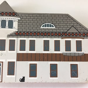 Vintage 1993 Cat&#39;s Meow Church Street Railroad Depot Orlando Florida Series ~ Victorian Wood Cut Shelf Sitter Painted Mantle Display Faline