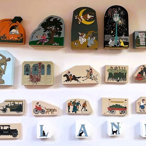 Vintage Cat&#39;s Meow Village Accessories: Wood Shelf Sitters Lot of 20