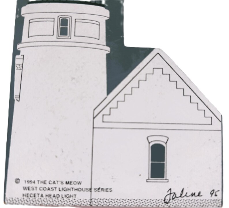 Puede incluir: Una taza de cer&aacute;mica blanca con un asa negra y el texto "But First, Coffee" en negrita negra. La taza se encuentra sobre un fondo borroso, resaltando su dise&ntilde;o limpio.