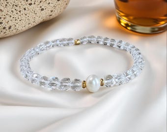 Bracelet en quartz transparent cube naturel à facettes avec focale de perle d'eau douce, bijoux empilables modernes et minimalistes