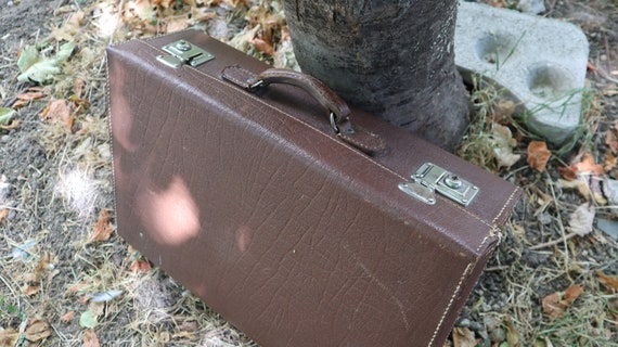 Brown leather Traveling Luggage Suitcase, Vintage