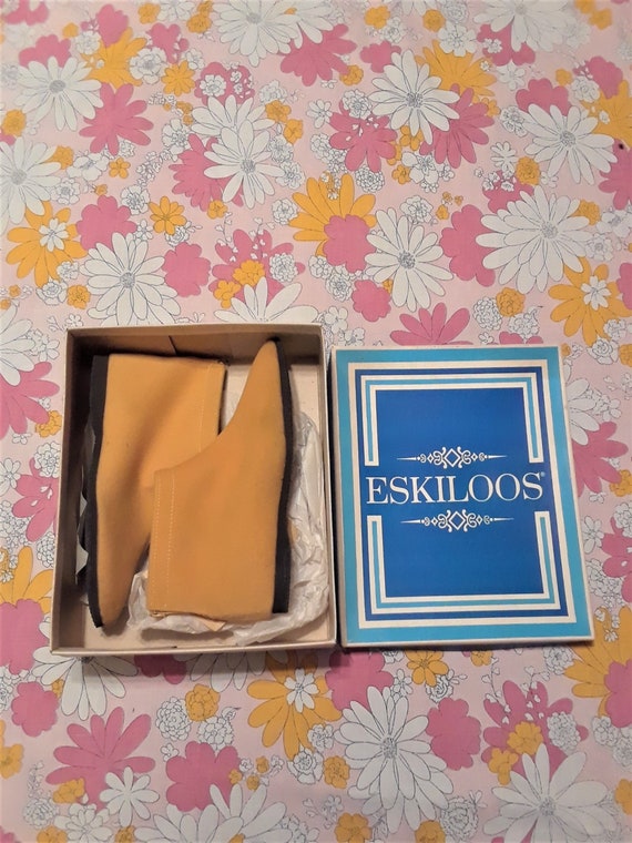 VINTAGE 1960s Eskiloos Yellow Suede Boots With Box