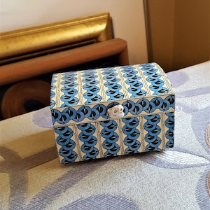 WOOD TRINKET BOX Hand Collaged with Vintage Mid-Century Art Paper, Felt Lined Bottom Metal Hinges, Real Coral Feet & Pull, Sealed