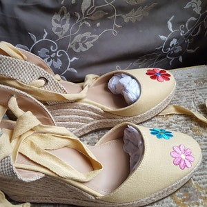 NEW ESPADRILLES Summer Neutral Camel Upcycled with Floral Appliques Size 8.5 Fits like an 8 Never Worm with Box& Shield Cotton Duck Boho image 3