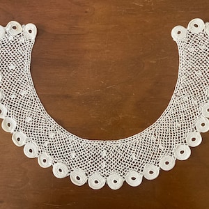 Lovely Little Hand Crocheted Lace Dress Collar, 50s - mid-century fashion accessories