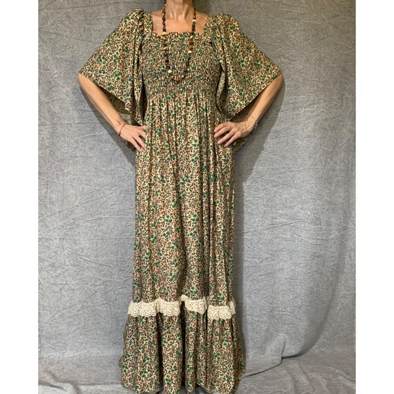 vintage 70s boho dress Elasticated Shirred Bodice / Bohemian Flutter Sleeves Crochet Trim Floral Maxi Dress / Size Large Nicole Scherzinger wows in allwomens 60s Size:6/8