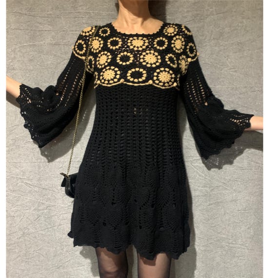 1960s Vintage Black Bell Sleeve Boho Crochet Mod Flower Mini Dress | Retro  Evening | Hippie Flower Crochet | S | Bell Sleeve Festival Party