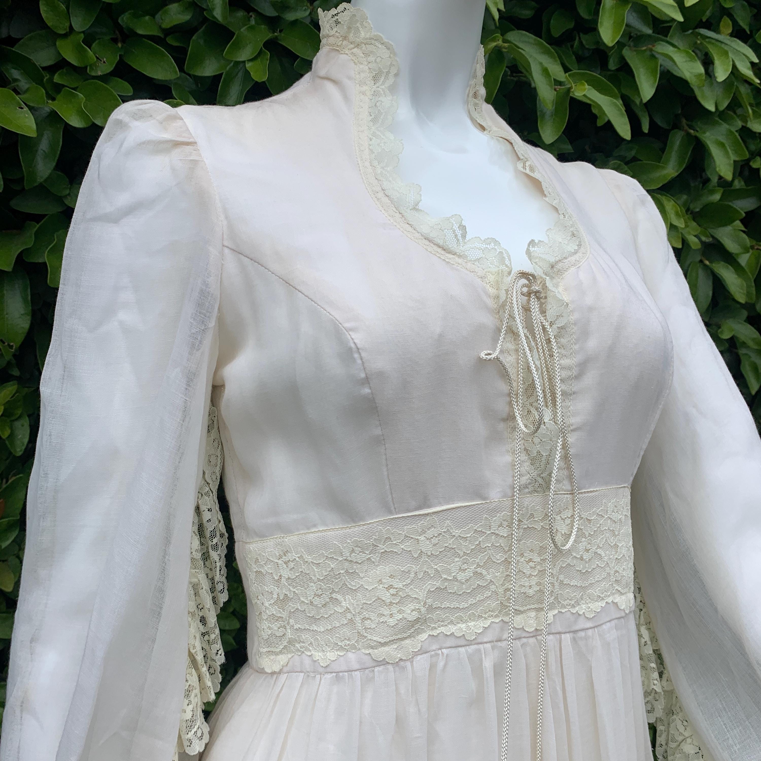 1970s Vintage Gunne Sax Style Cream Prairie Dress | Wide Lace Detail ...