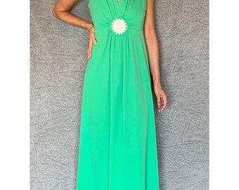 Vintage 1970s Gown// Pearl flower Look Centre Piece//1970s Vintage Poly Green Maxi Dress// Vintage Evening Gown //size 12-14