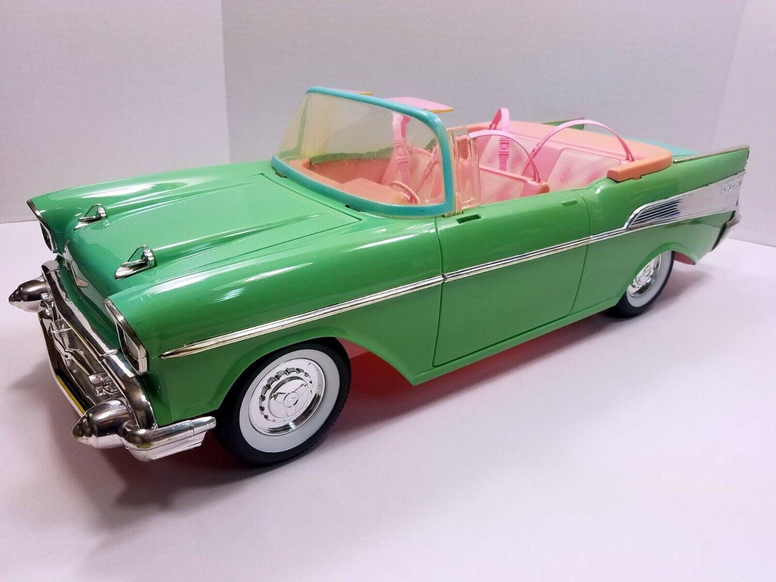Auto convertible Chevy Bel Air turquesa BARBIE 57 de 1988, el auto