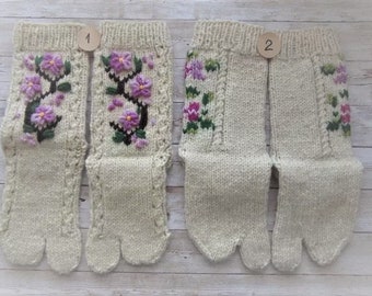 Tabi Wool Socks with flowers, Japanese Knitted Socks, Split Toe Socks size 36, Flip Flop Socks, Toe Socks,  Women  wool socks