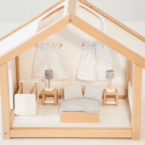 Casa de muñecas de madera para niños pequeños, casa de juguete Montessori, juego de muebles en miniatura naturales, regalo Waldorf, decoración de habitación infantil neutra, juego de casa de muñecas