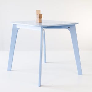 Mesa infantil minimalista de madera contrachapada, mesa de actividades Montessori, esquinas redondeadas