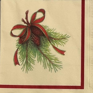 3 serviettes de table à découper, une branche, branches de pin, ruban de pommes de pin, 10 x 10 po. dépliées