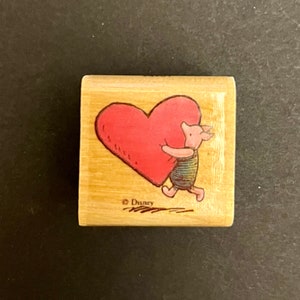 Nuevo en caja, Mini Classic Winnie the Pooh Piglet Valentine Heart All Night Media 6305 Sello de goma de madera con juego de tinta, 1,25"x1,25", 1996