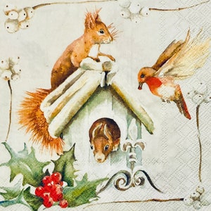 3 serwetki do decoupage'u, Wiewiórka odwiedza domek dla ptaków, 13"x 13" rozłożone