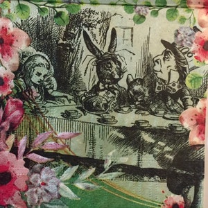 3 servilletas para bebidas de decoupage, Alicia en el país de las maravillas, fiesta del té, Sombrerero Loco, conejo blanco y verde, 10" x 10" desplegadas
