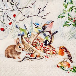 3 serviettes de boisson de découpage, oiseaux lapins d’hiver dans une corbeille de fruits de neige, 10 « x 10 » déplié