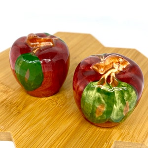 Set Vintage Franciscan Earthenware Ceramic Red Apple Salt & Pepper Shakers