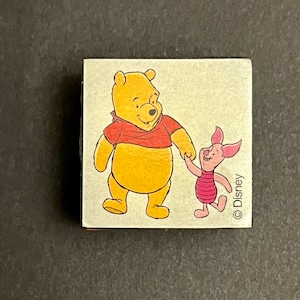NUEVO sello de goma montado en espuma de Winnie the Pooh Piglet pequeño de 100 Acre Pals All Night Media n.° 6185CH, 1” x 1”