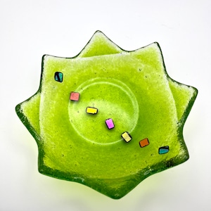 Vintage Green Star Shaped Art Glass With Decorative Applied Color Trinket Dish Bowl 2&quot;x5&quot;