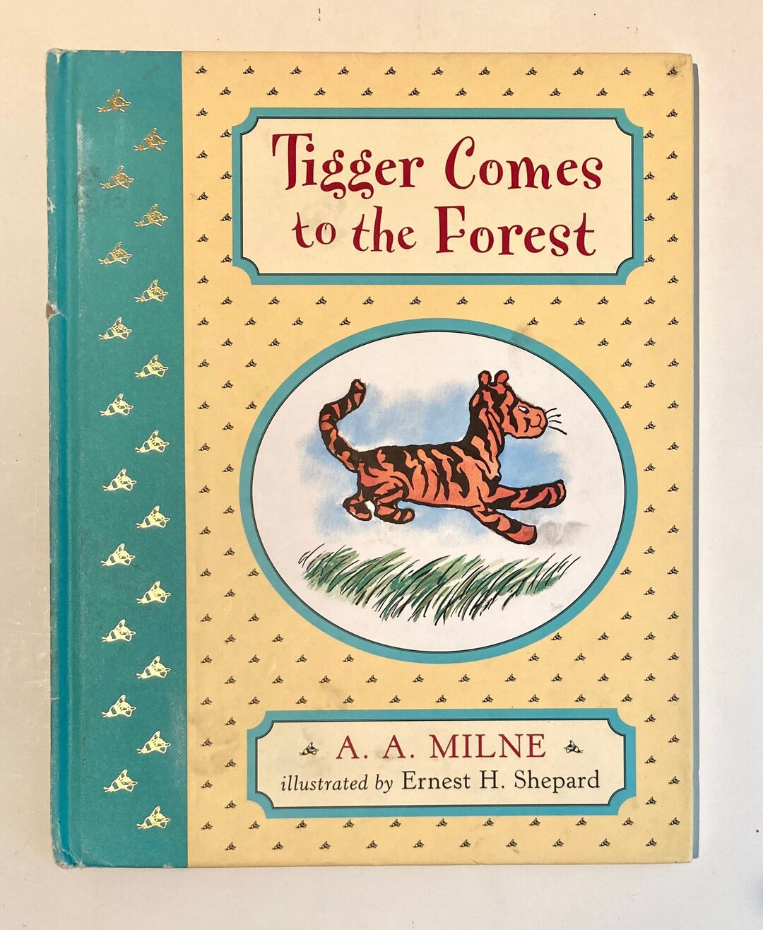 Vintage Hardcover Large Classic Winnie-the-pooh Tigger Comes to